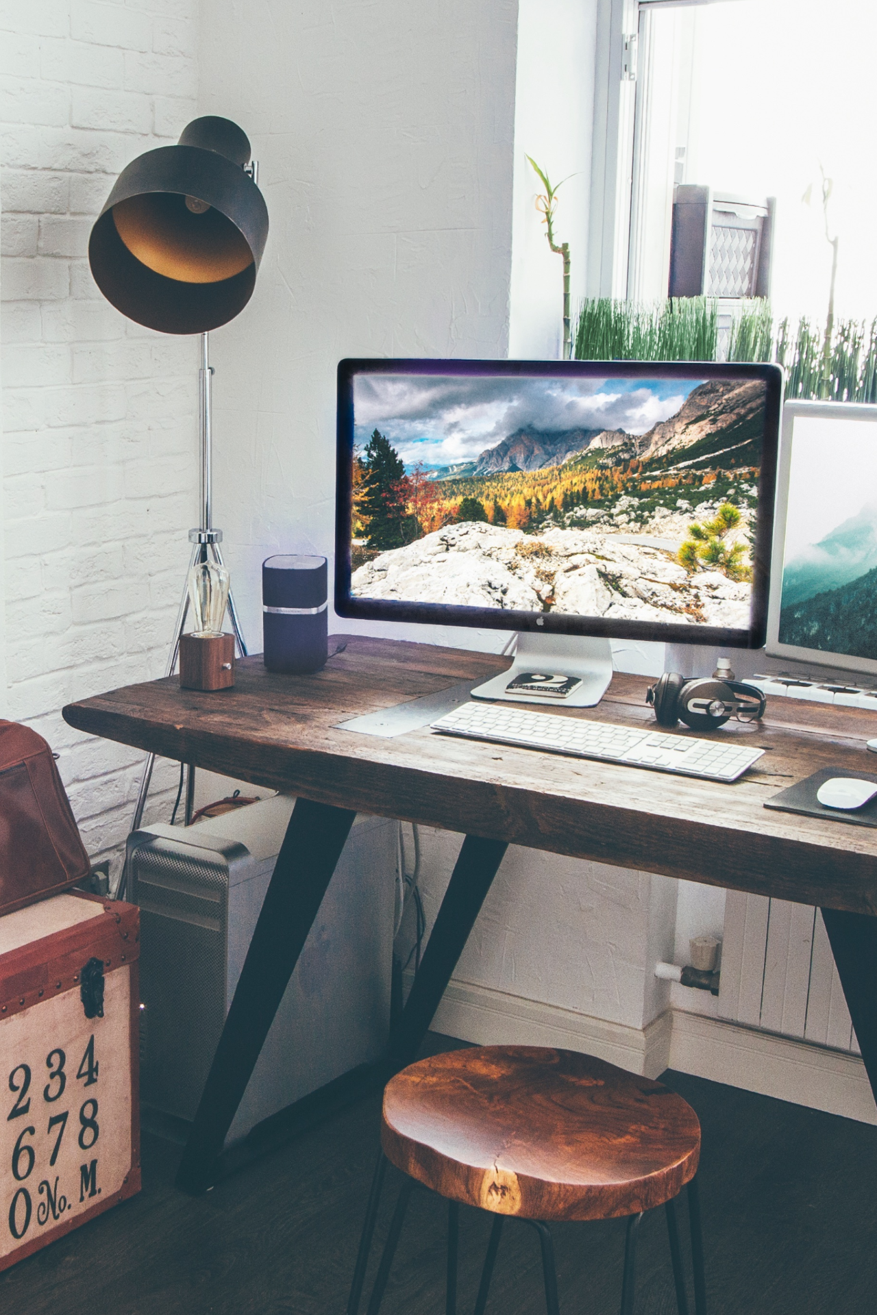 computer-2562651-crop home office